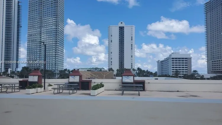 Plaza of the Americas #304 image #24