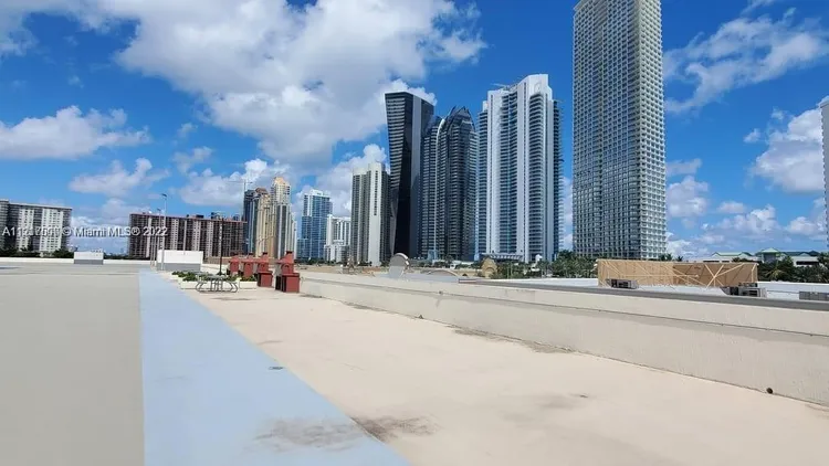 Plaza of the Americas #304 image #27