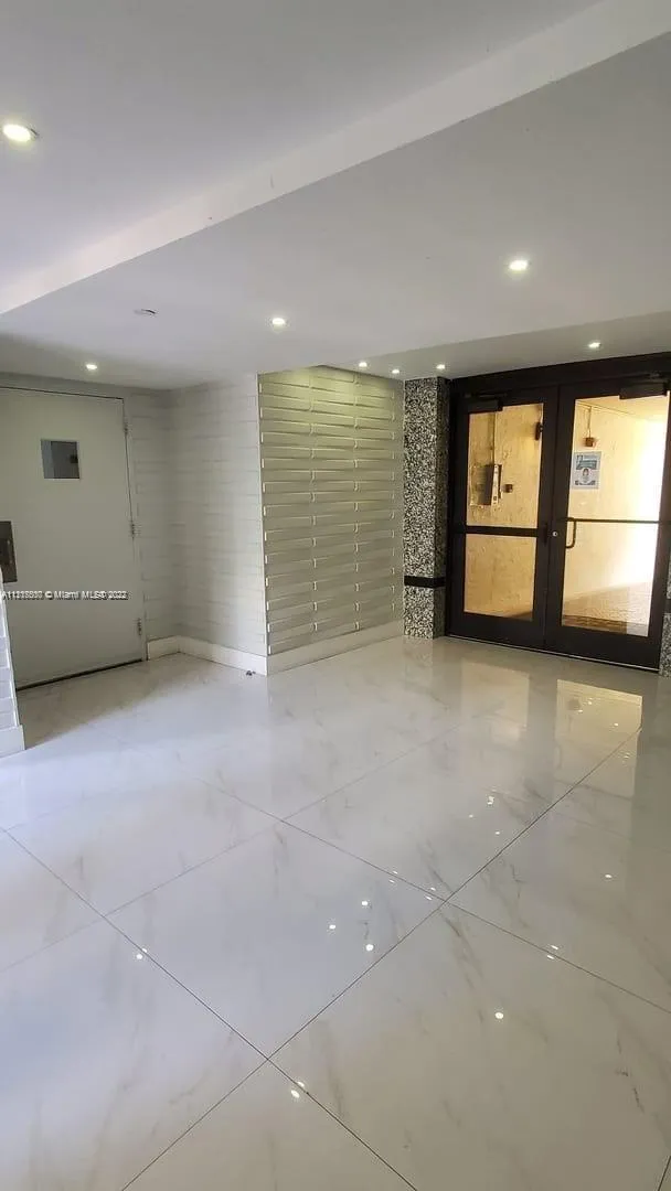 Plaza of the Americas #304 image #28