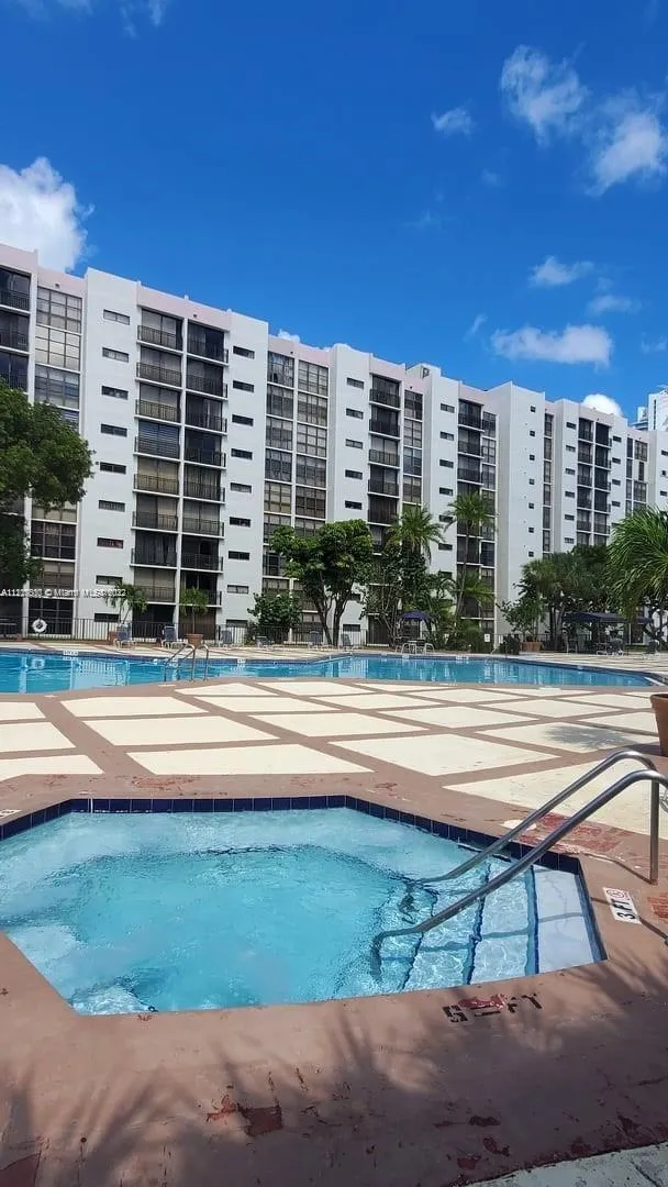 Plaza of the Americas #304 image #30