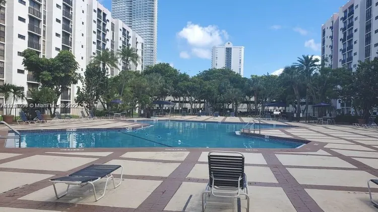 Plaza of the Americas #304 image #31