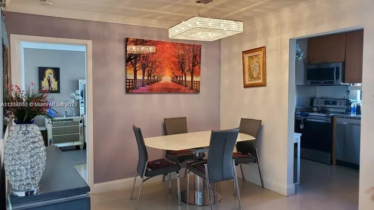 Plaza of the Americas #304 image #6