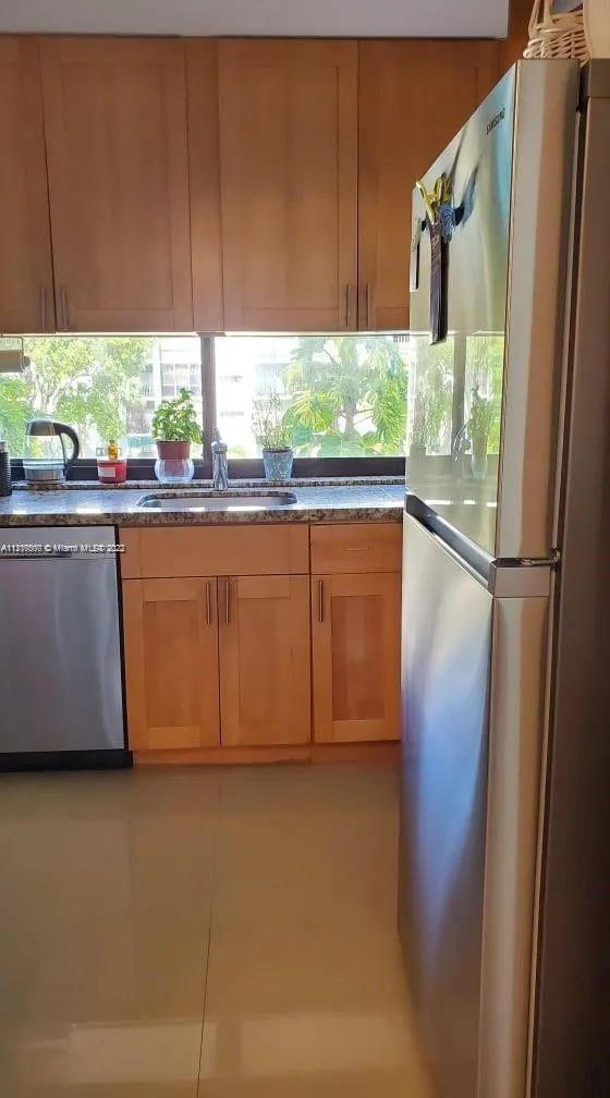 Plaza of the Americas #304 image #9