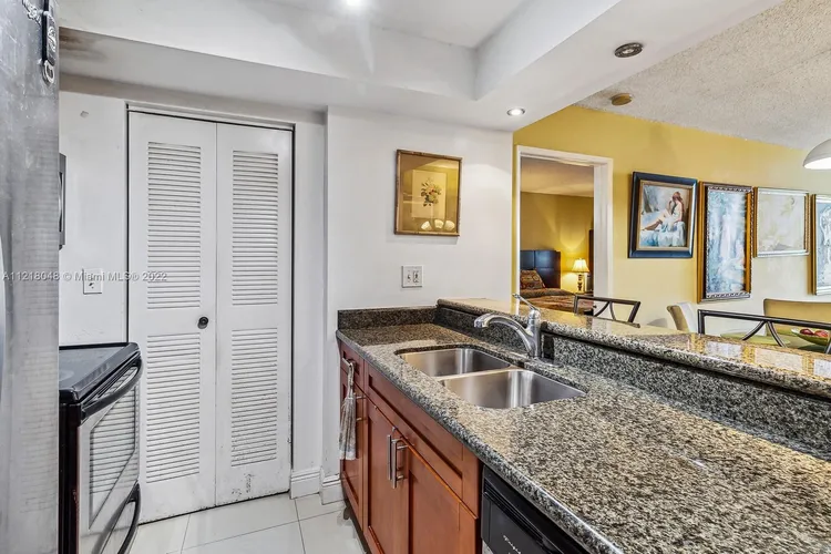 Madison Downtown #W-1802 image #8