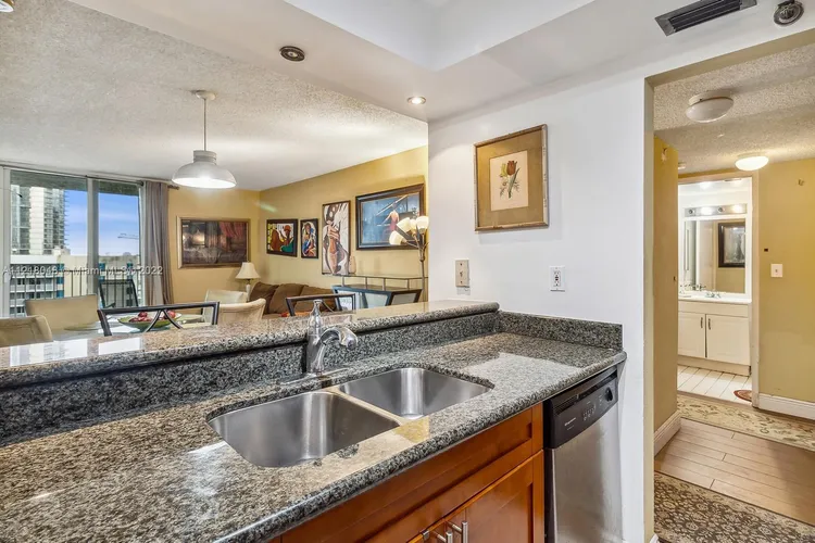 Madison Downtown #W-1802 image #9