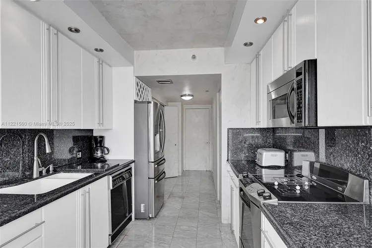 Hamptons West #2214 image #32