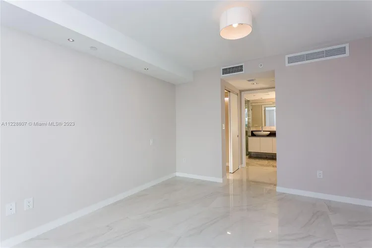 O'Residences #L-302 image #12