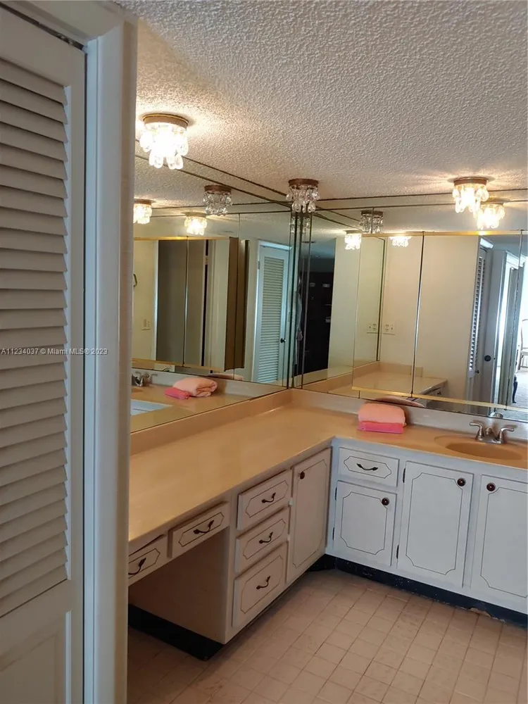 Maison Grande #1633 image #47