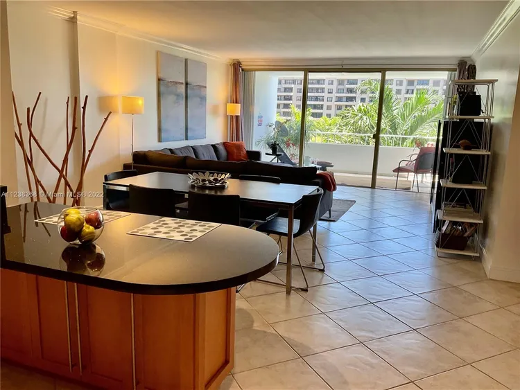 Commodore Club South #413 image #10