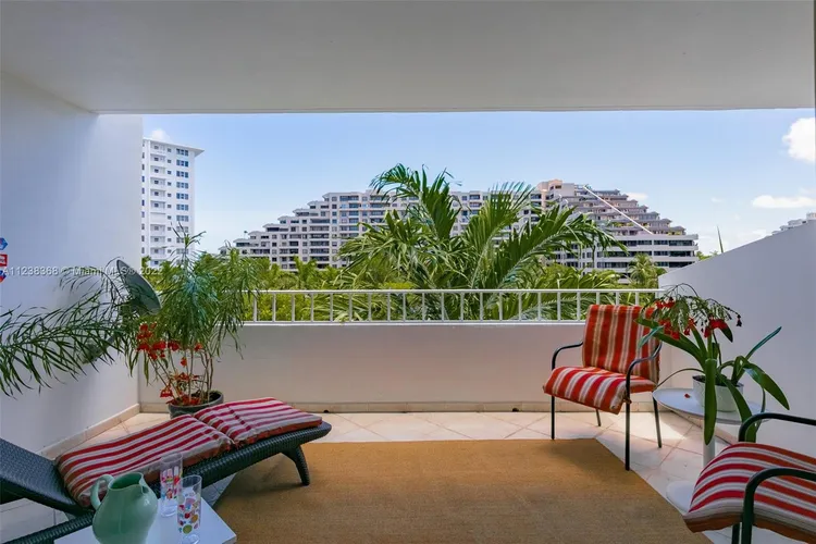 Commodore Club South #413 image #14