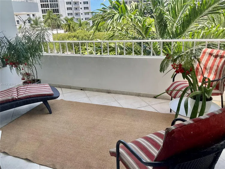 Commodore Club South #413 image #15