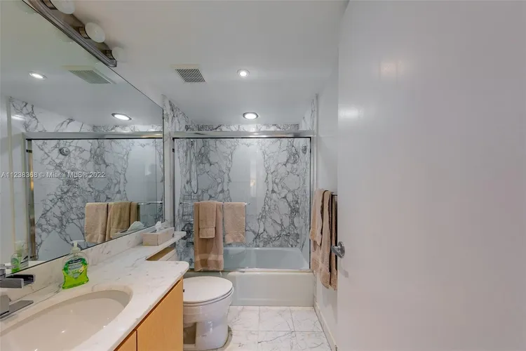 Commodore Club South #413 image #17