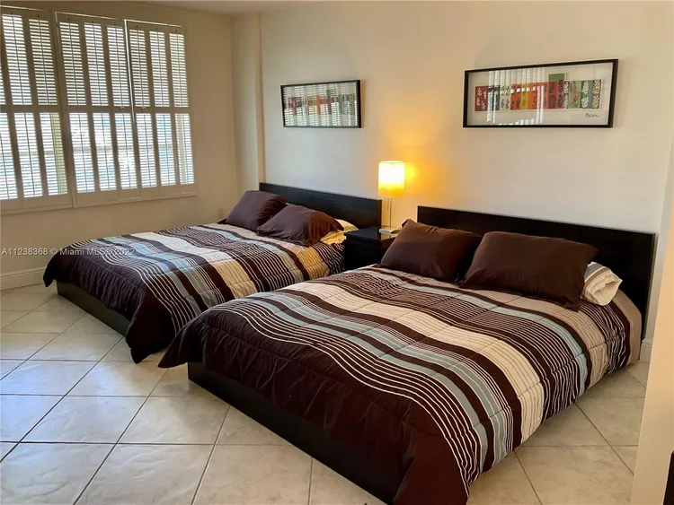 Commodore Club South #413 image #18