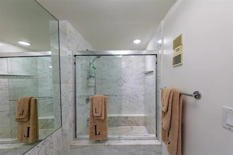 Commodore Club South #413 image #20