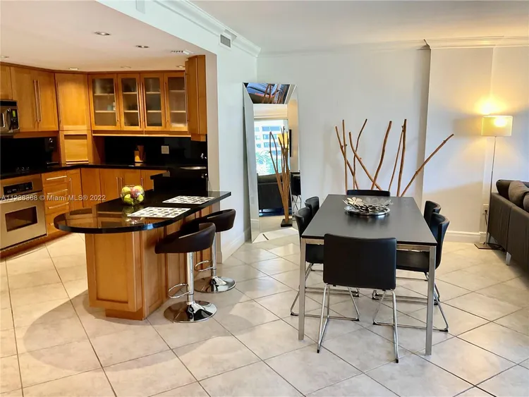 Commodore Club South #413 image #6