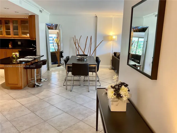 Commodore Club South #413 image #9