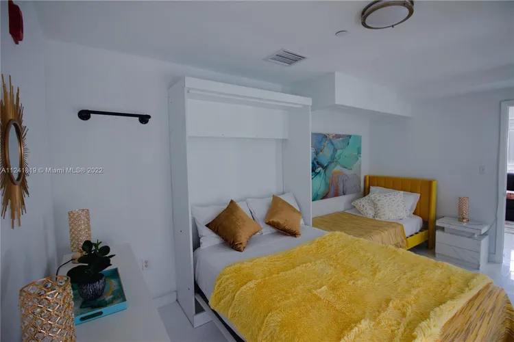 Carlyle Condo Hotel #2N image #10