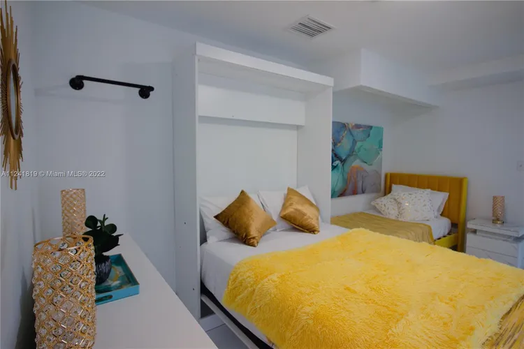 Carlyle Condo Hotel #2N image #11