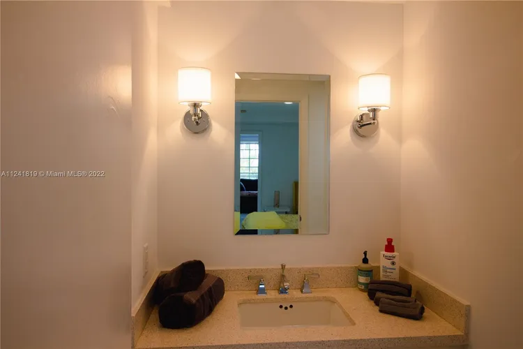 Carlyle Condo Hotel #2N image #12