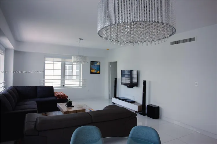 Carlyle Condo Hotel #2N image #15