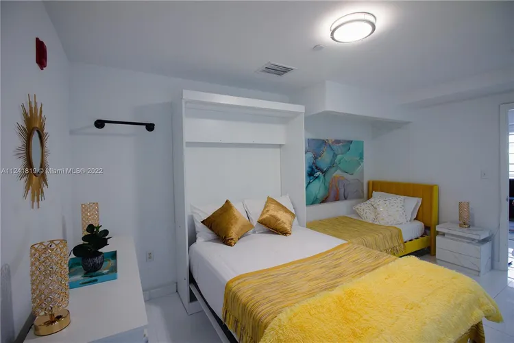 Carlyle Condo Hotel #2N image #17