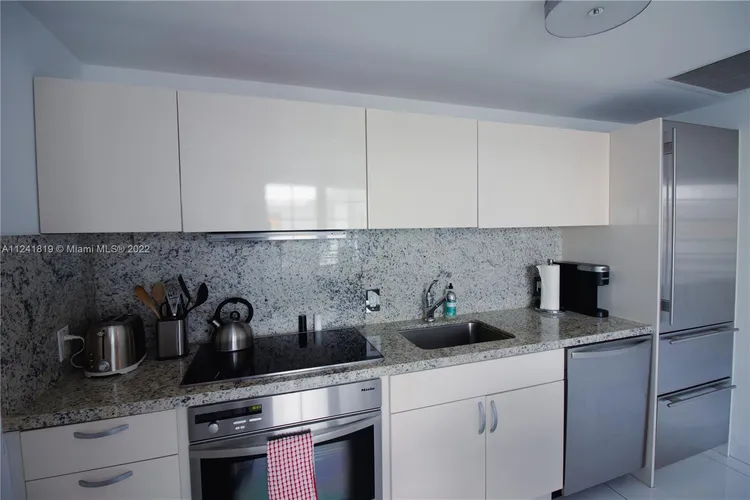 Carlyle Condo Hotel #2N image #21