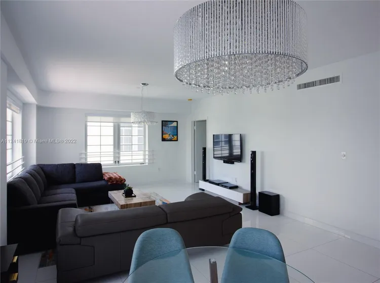 Carlyle Condo Hotel #2N image #23