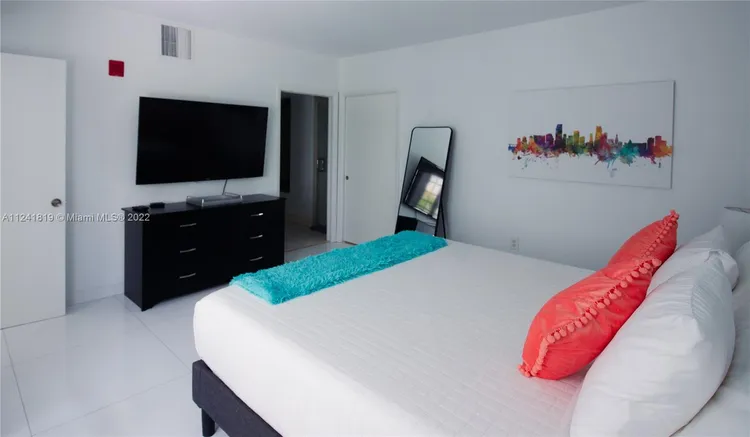 Carlyle Condo Hotel #2N image #26