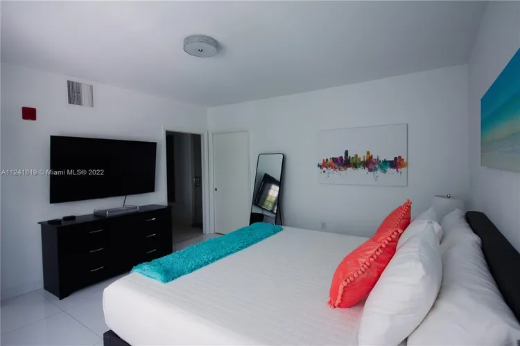 Carlyle Condo Hotel #2N image #28