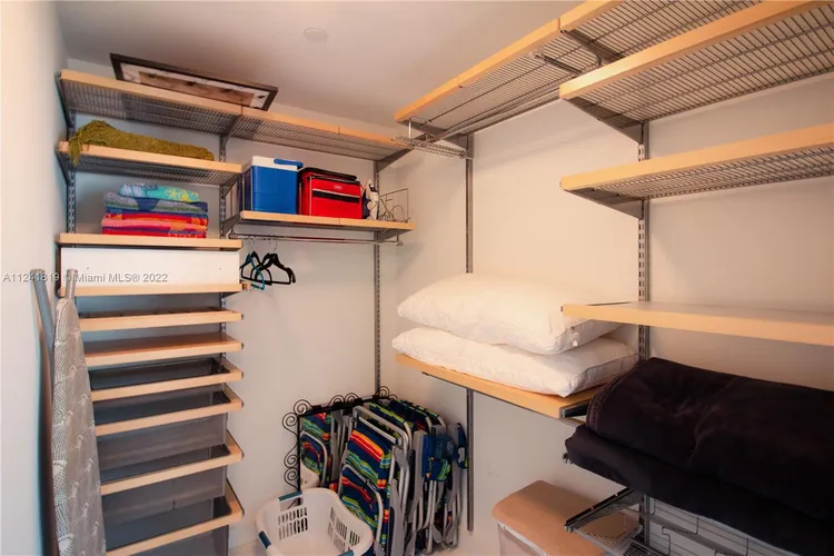 Carlyle Condo Hotel #2N image #29