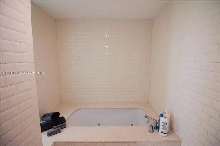 Carlyle Condo Hotel #2N image #31