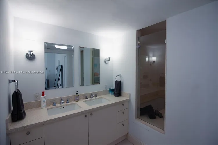 Carlyle Condo Hotel #2N image #36