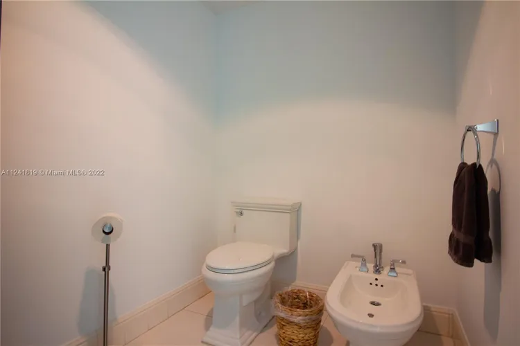 Carlyle Condo Hotel #2N image #37