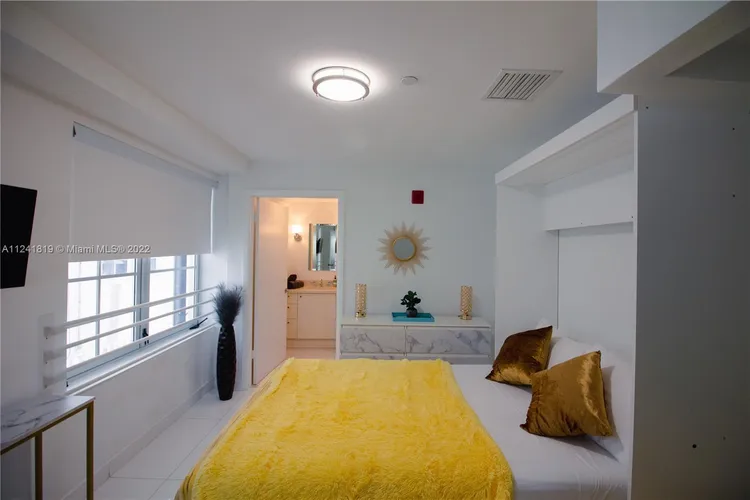 Carlyle Condo Hotel #2N image #6