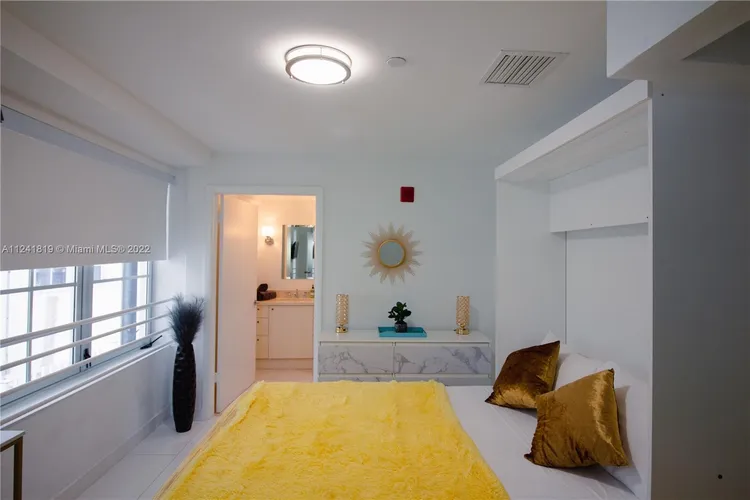 Carlyle Condo Hotel #2N image #7