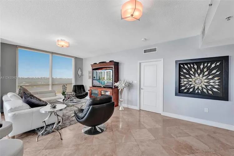 360 Condo #1112 image #18