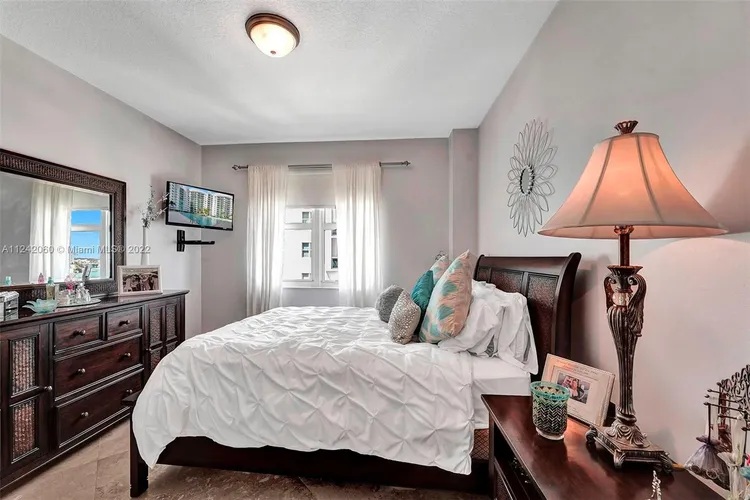 360 Condo #1112 image #27