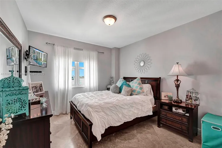 360 Condo #1112 image #28