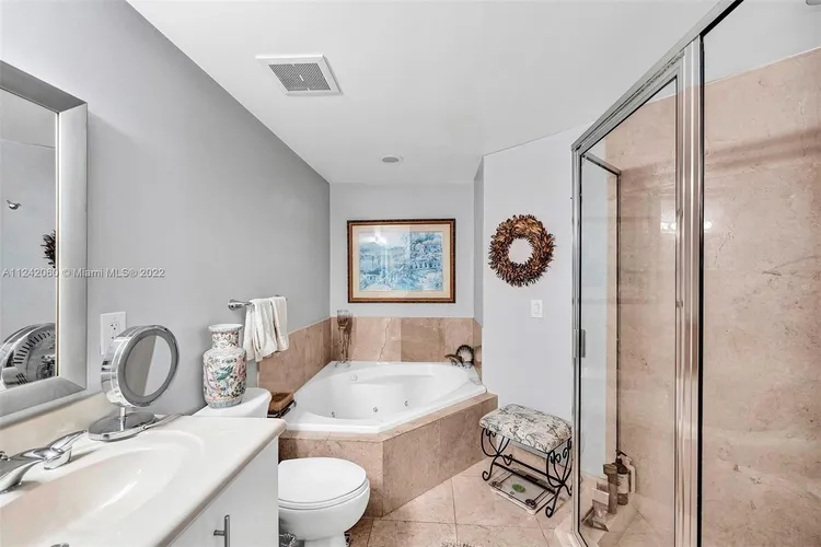 360 Condo #1112 image #32