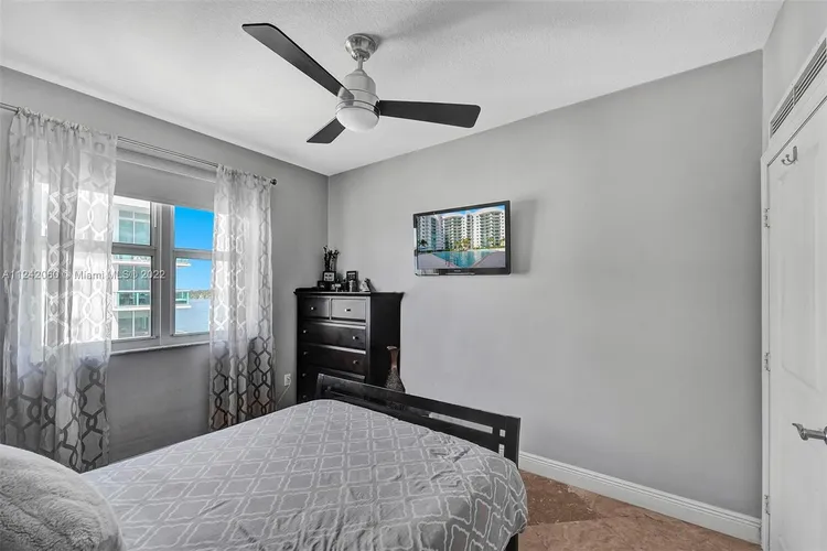 360 Condo #1112 image #33