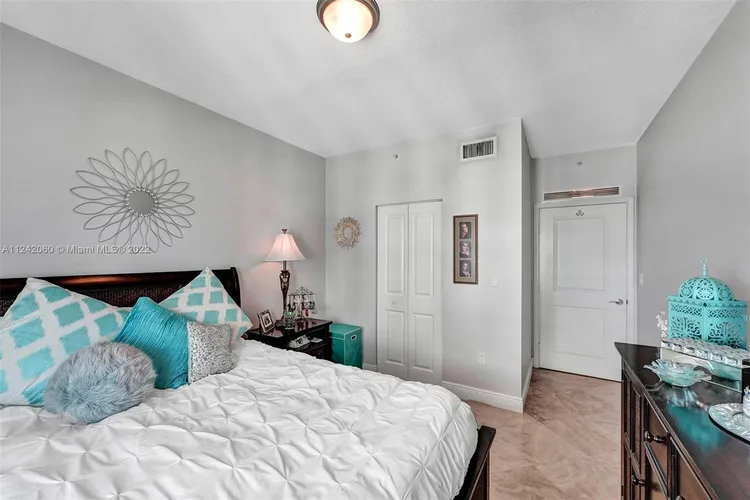 360 Condo #1112 image #36