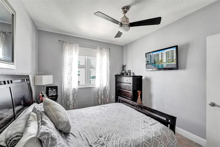 360 Condo #1112 image #38