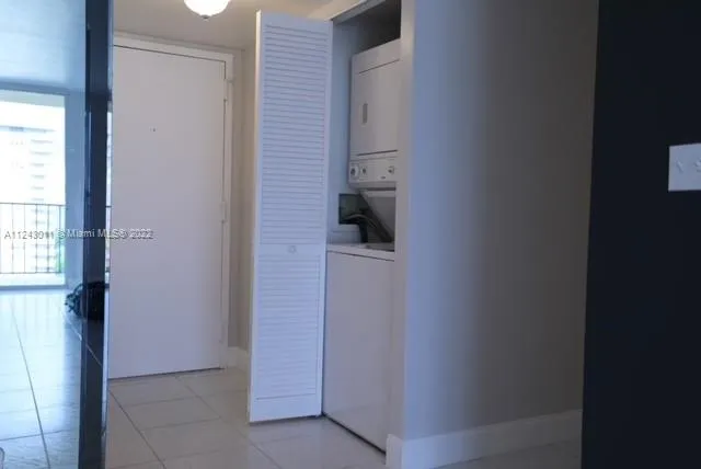 Winston Towers #1814 image #9