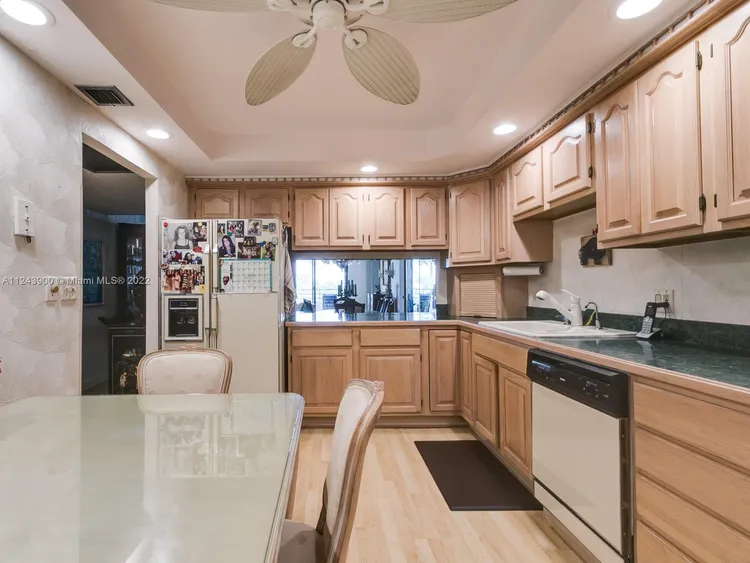 Olympus Towers and Marina #418 image #13