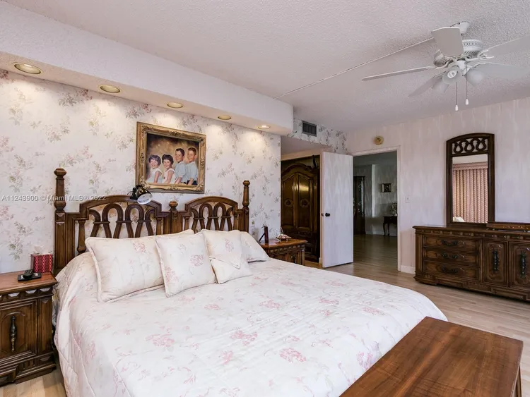 Olympus Towers and Marina #418 image #22