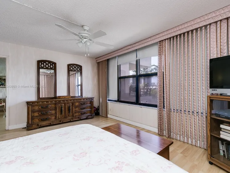 Olympus Towers and Marina #418 image #23