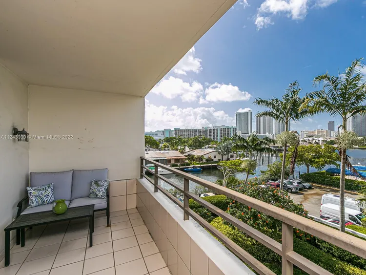 Olympus Towers and Marina #418 image #7