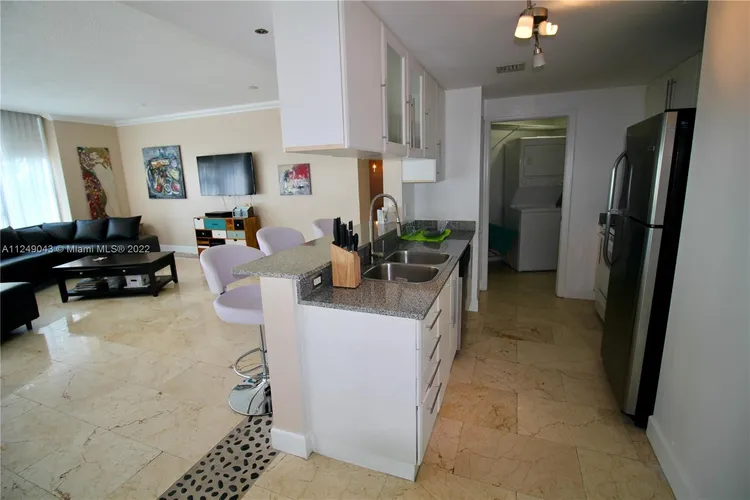 1800 Biscayne Plaza #306 image #7