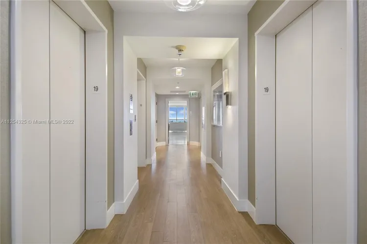 La Tour #PH2602 image #13