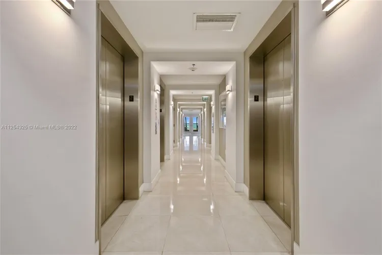 La Tour #PH2602 image #14